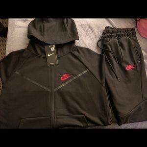 Nike sweatsuits Top And Bottom Included